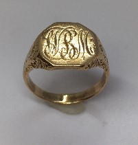  18Karat gold Antique signet ring. Nobel Antique jewelry Store, Santa Monica. Made in America.